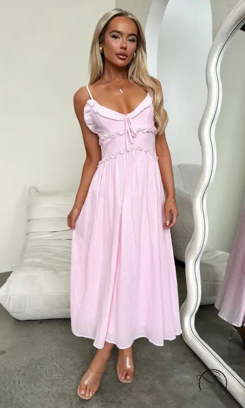 Elegant loose dress in light pink midi with spaghetti straps
