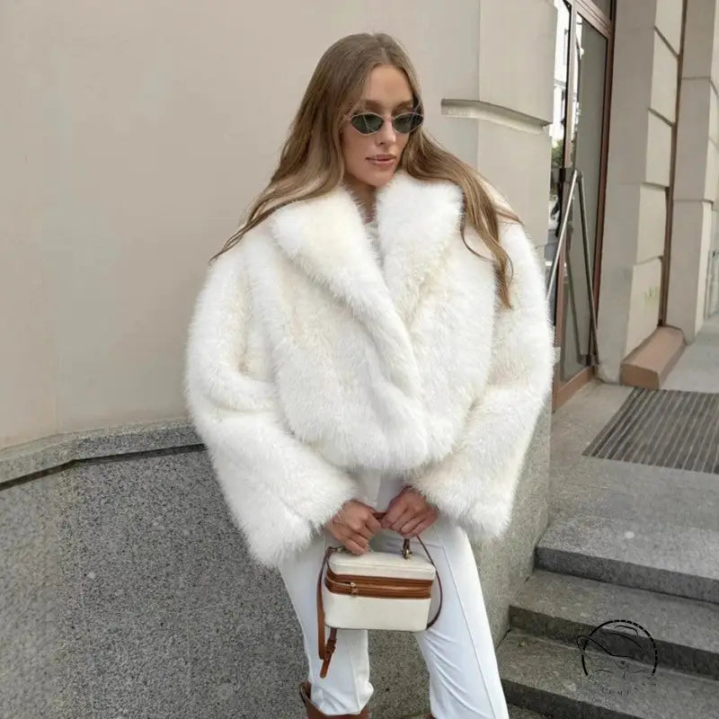 Gorgeous faux fur fox jacket with wide collar and long sleeves