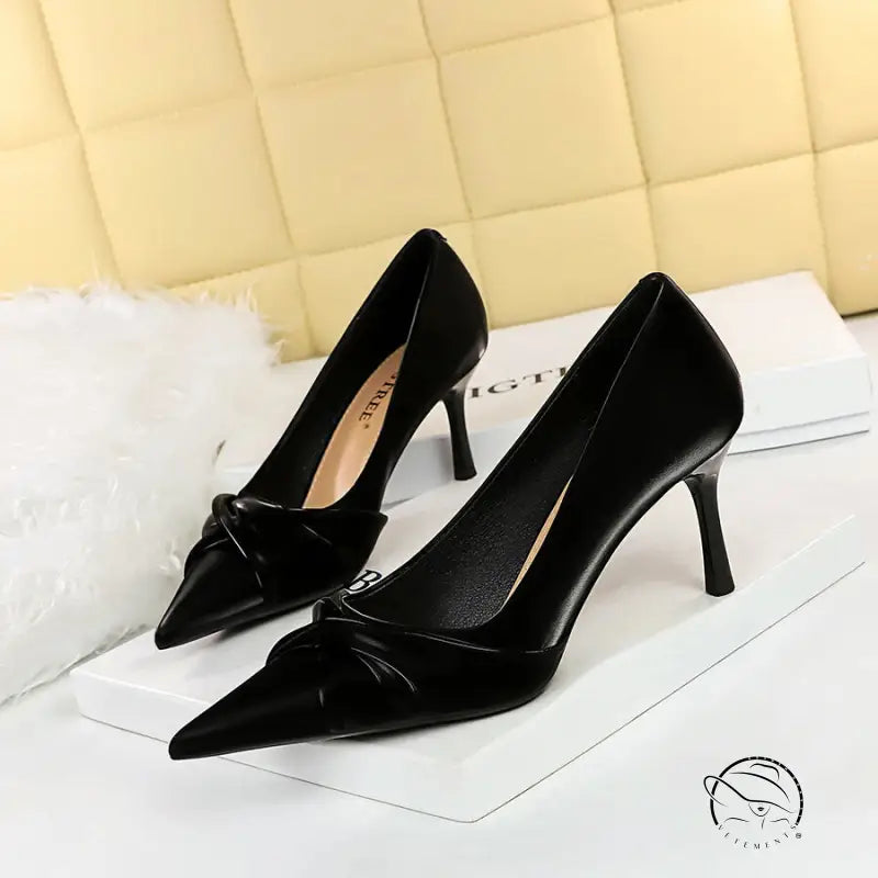 Elegant black velvet langry fashion pointed toe stiletto heels with bow