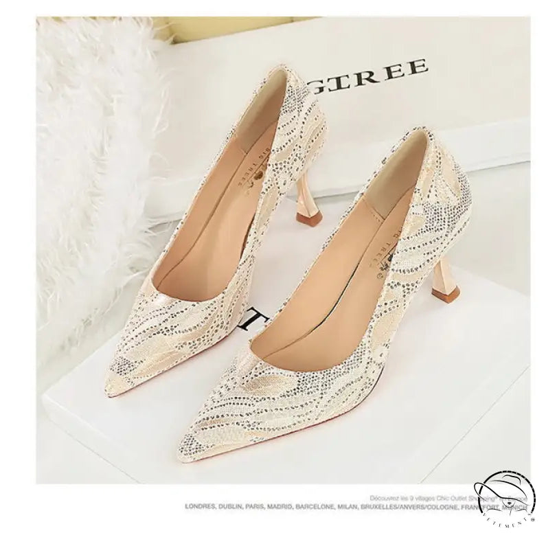 Elegant langry fashion cream snakeskin pointed toe stiletto heel shoe