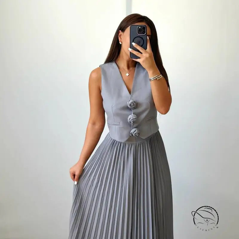Gray langry fashion sleeveless vest pleated skirt set
